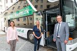 Soziallandesrätin Doris Kampus, Gesundheitslandesrätin Juliana Bogner-Strauß und Test- und Impfstraßenkoordinator Harald Eitner präsentierten die neuen steirischen Impfbusse. ©      